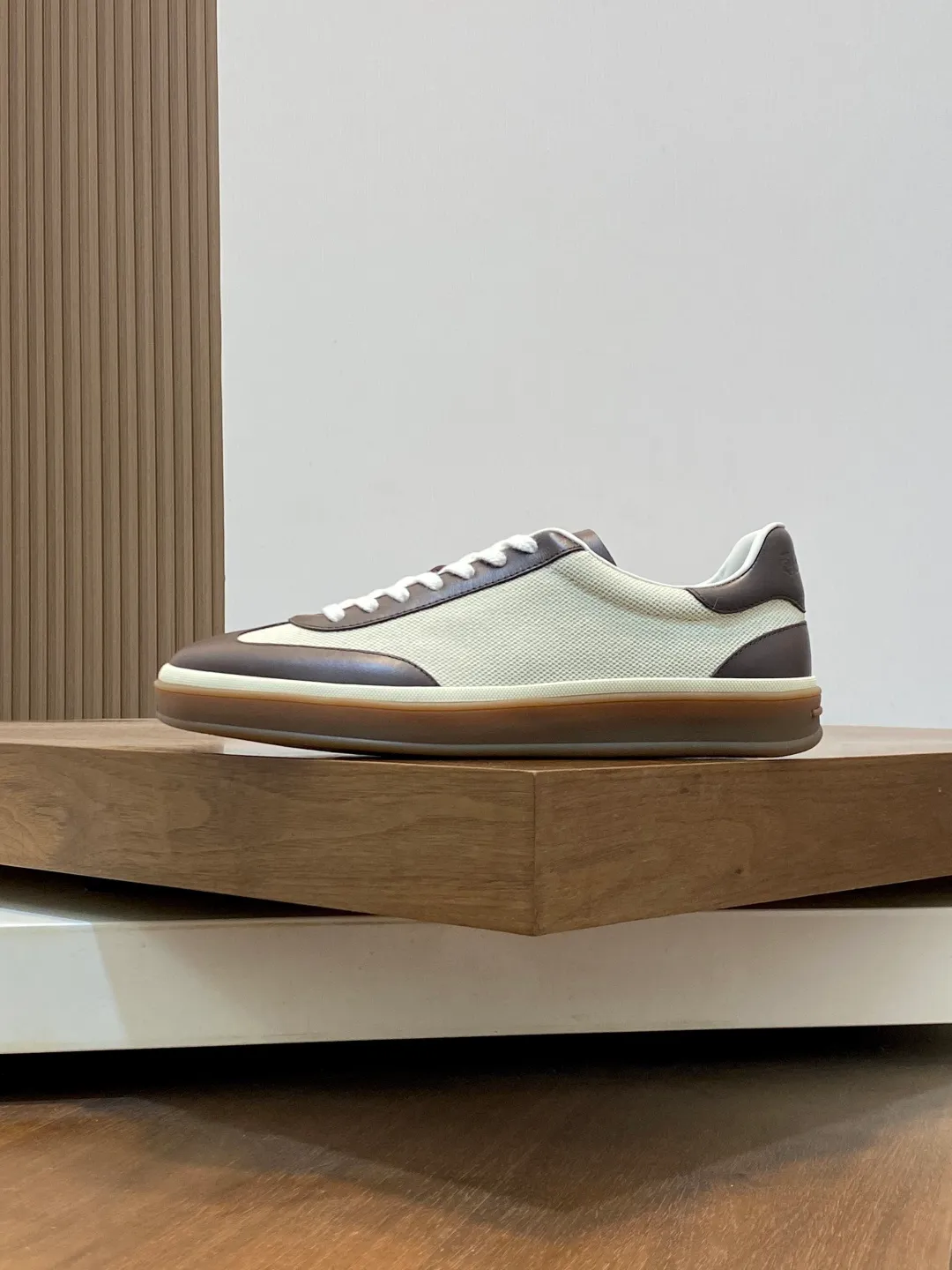 💰420Loro Piana — Classic casual shoes, men's lace-up casual shoes and sneakers, high-quality lightweight and comfortable fabrics, suitable for outdoor leisure, the color is young and energetic, and it looks great with sportswear or casual suits! Code number: 39-44 (38, 45, 46, can be customized)